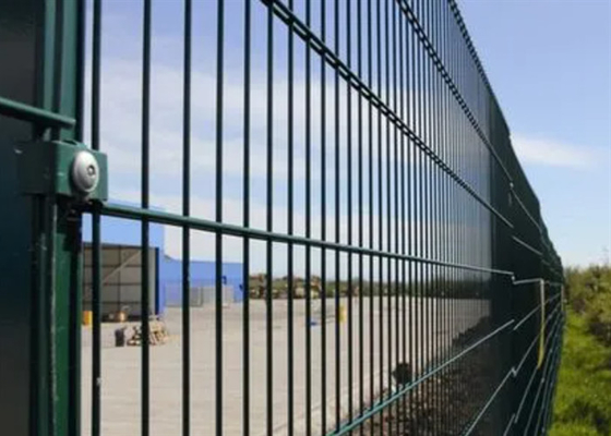OEM Twin Wire Double Loop Wire Fencing с квадратным столбом 50*100 мм