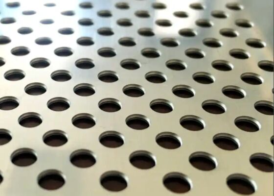 Инженерная фильтрация перфорированной проволочной сеткой для акустики и архитектуры