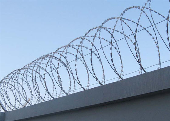 Горячее погружение гальванизировало PVC провода бритвы Cbt 65 покрыло 900mm для ограждать границы